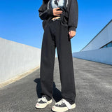 Classic and Cool: Men’s Vintage Straight Jeans for Everyday Wear